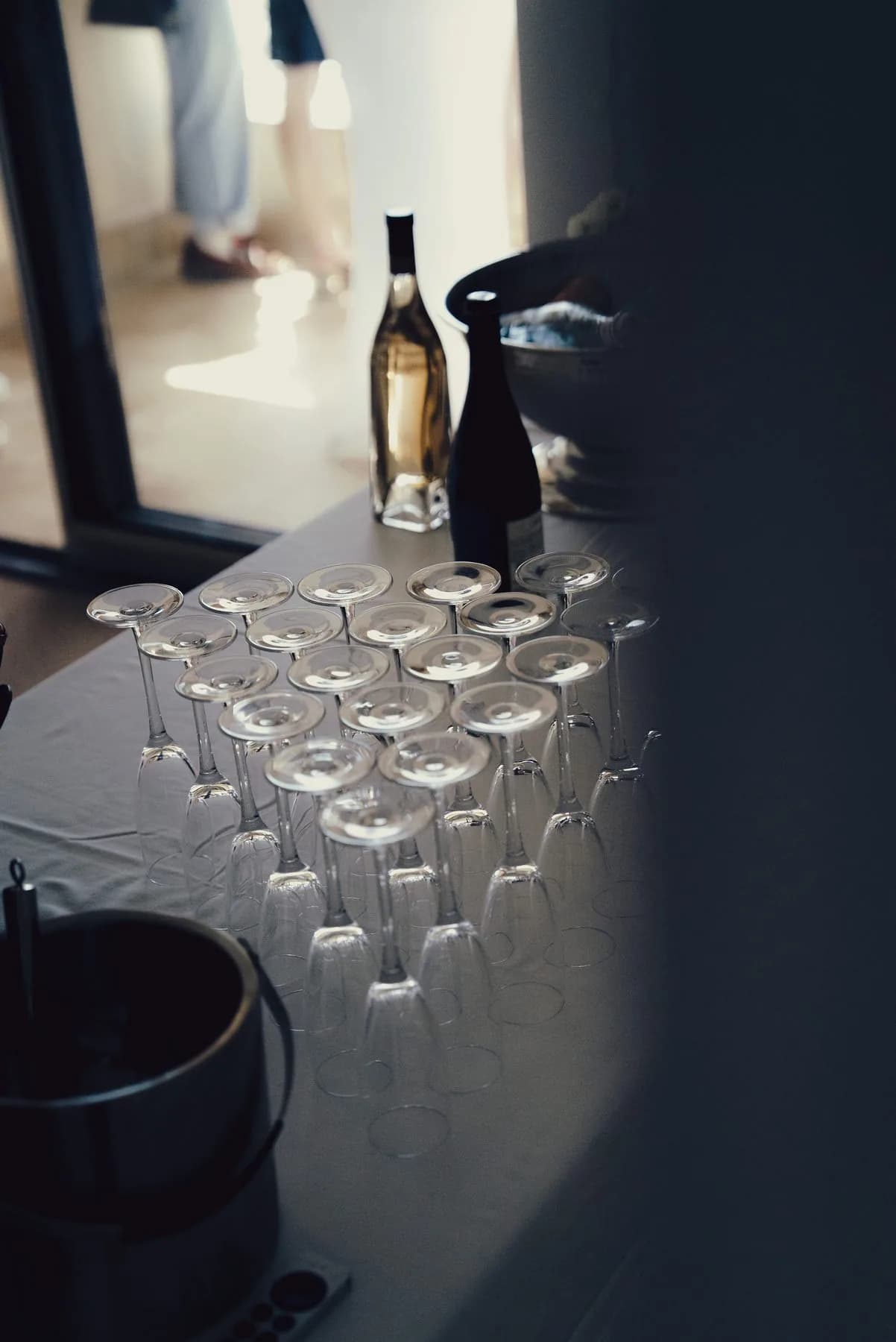 Table dressée avec vin sur la terrasse Gold Beau Rivage 4e étage pendant le Grand Prix de Monaco