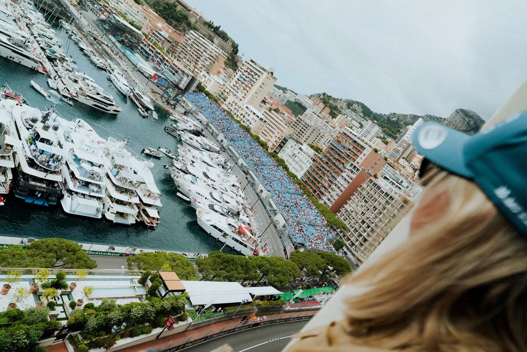 Monoplace en piste vue depuis la terrasse Gold Beau Rivage 8e étage pendant le Grand Prix de Monaco